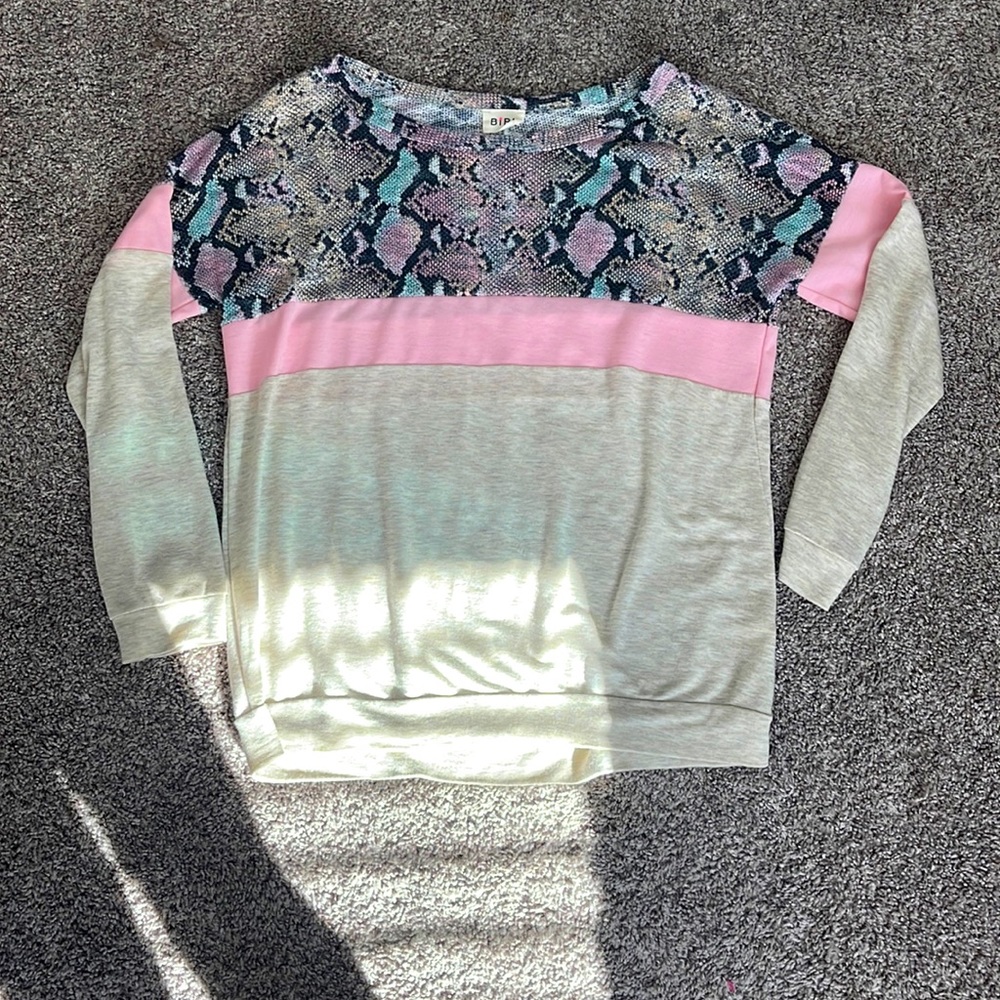Snakeskin Top size small never worn